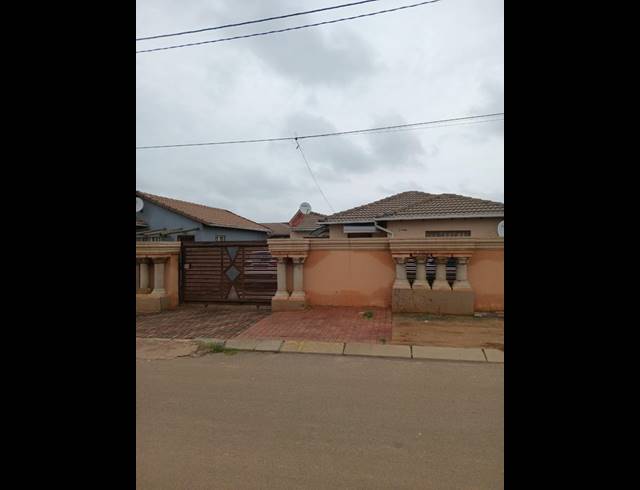 3 BEDROOM HOUSE FOR SALE IN PROTEA GLEN EXT